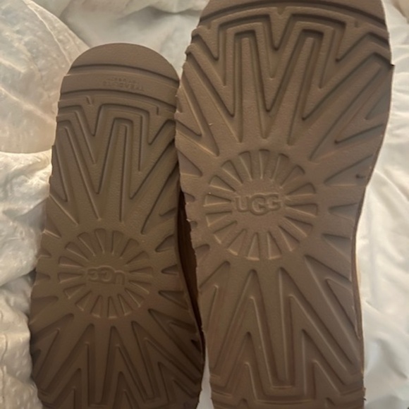 UGG Tania boots with genuine sherpa & chevron stripe detail Fits 6-7 - Picture 3 of 5